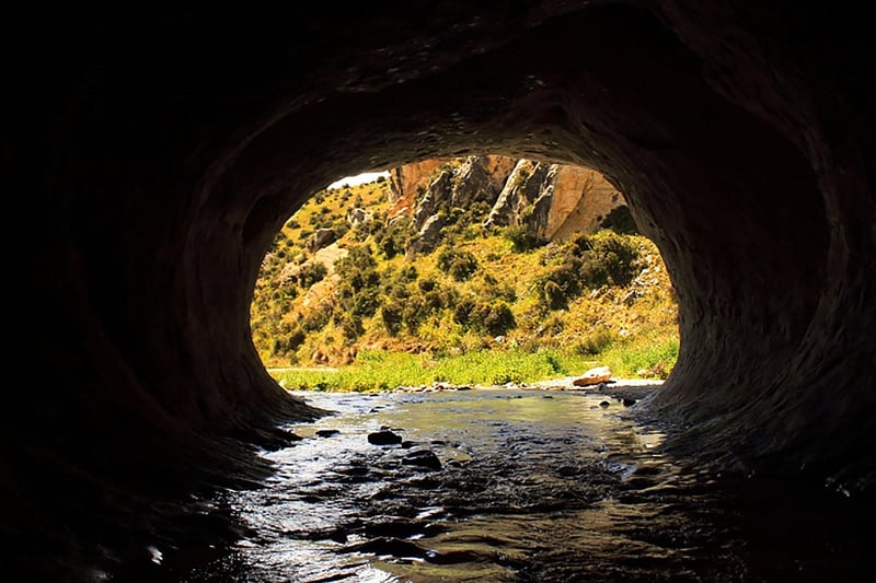 Glowworm Caves
